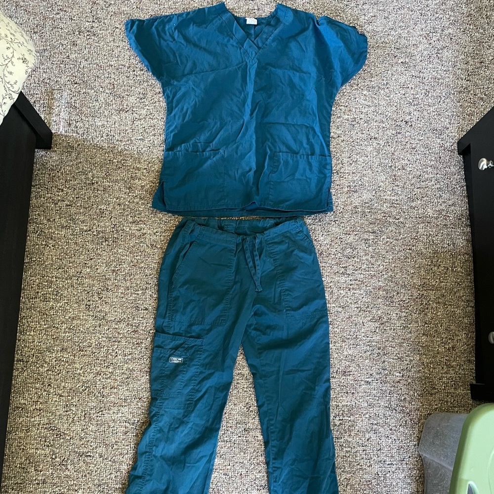 Cherokee Scrub Set